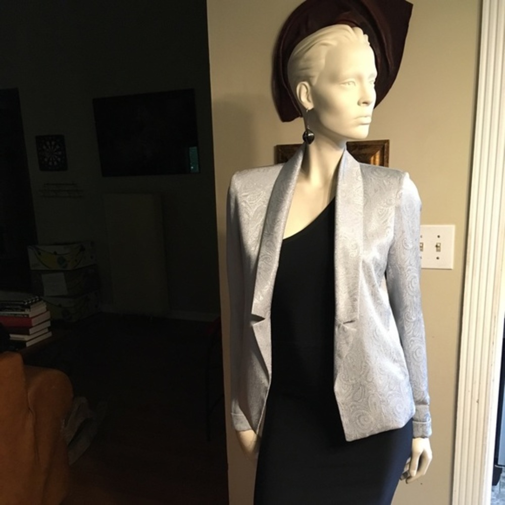 Laveer Savoy Women’s Open Front Silver Paisley Print Cropped Luxury Blazer
